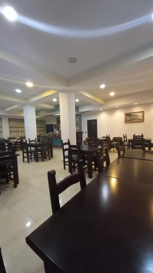 Hotel Edland Vlorë Exteriör bild