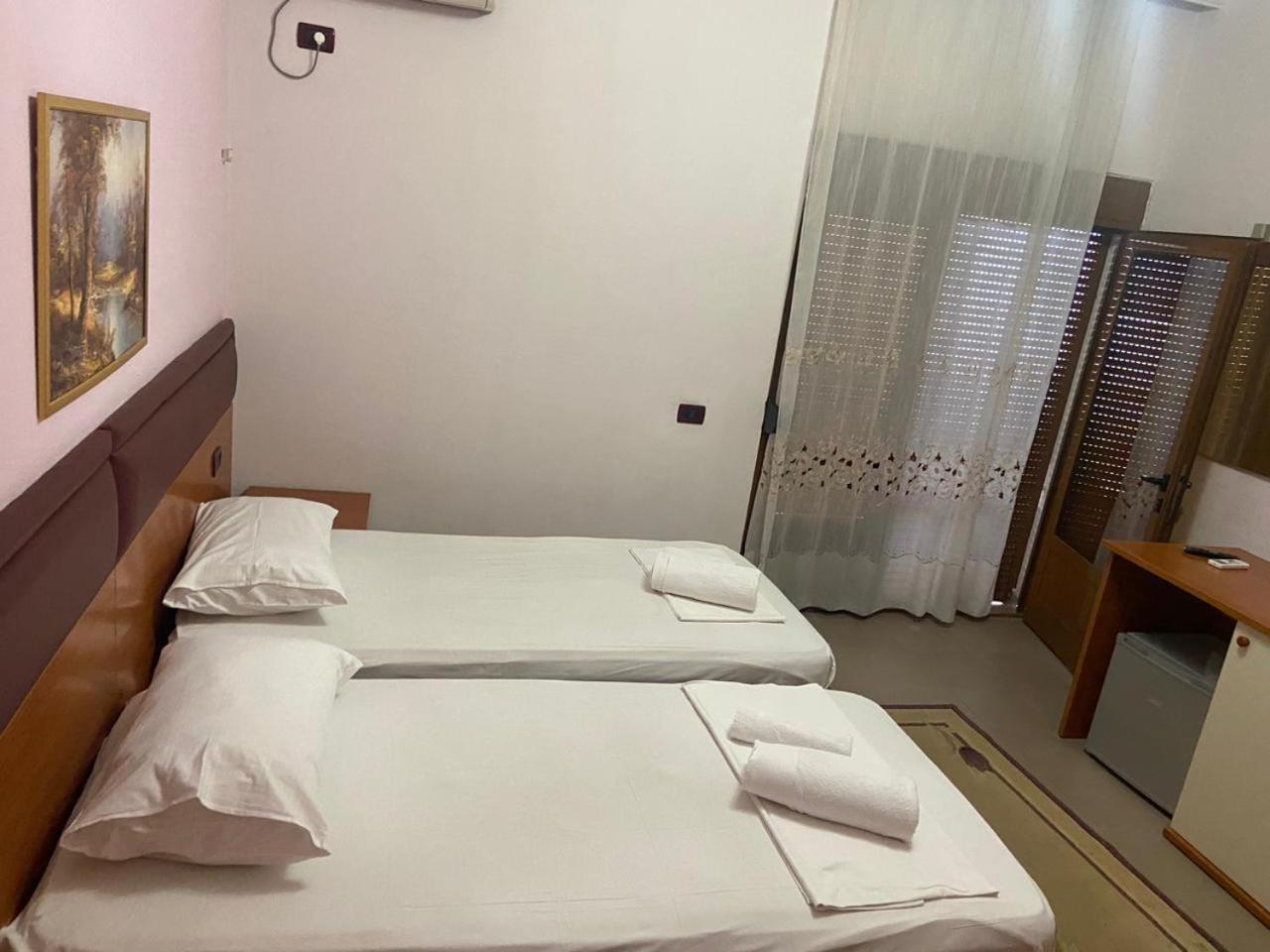 Hotel Edland Vlorë Exteriör bild