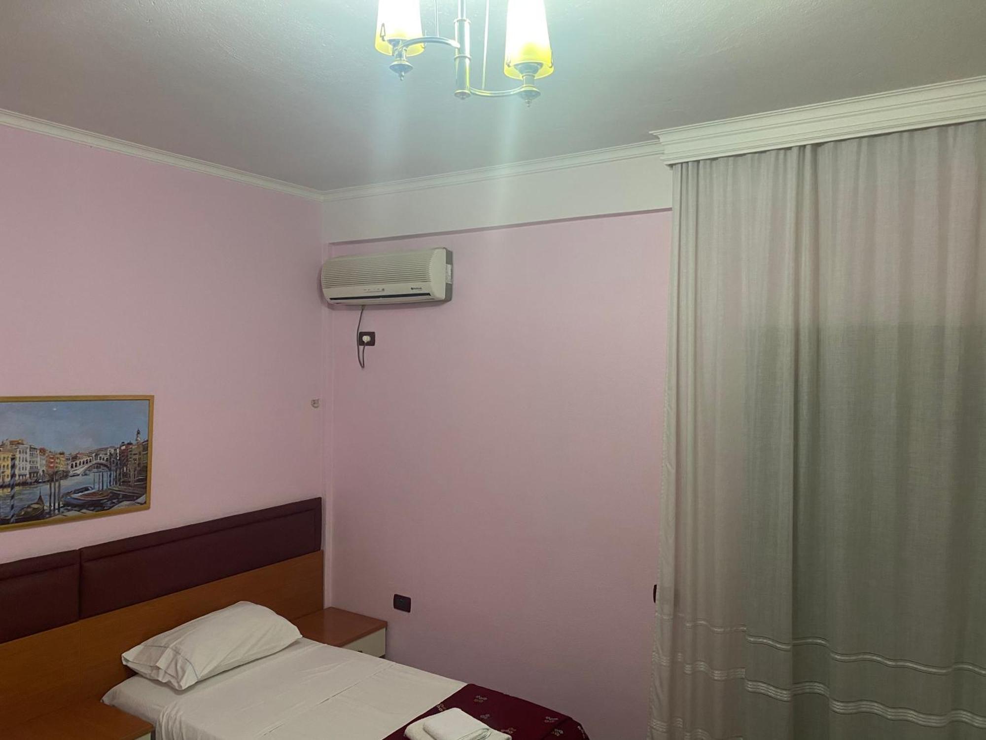Hotel Edland Vlorë Exteriör bild