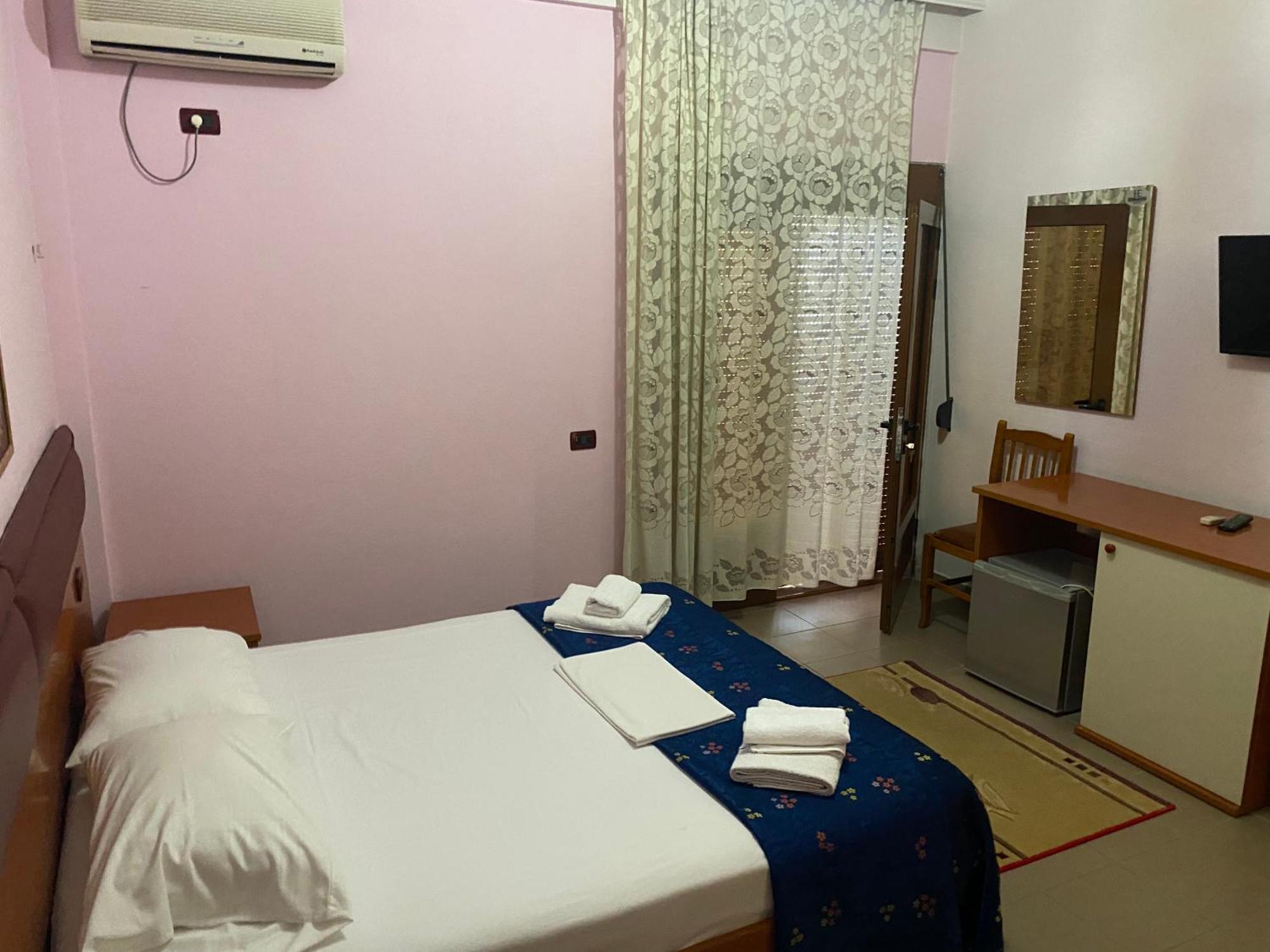 Hotel Edland Vlorë Exteriör bild