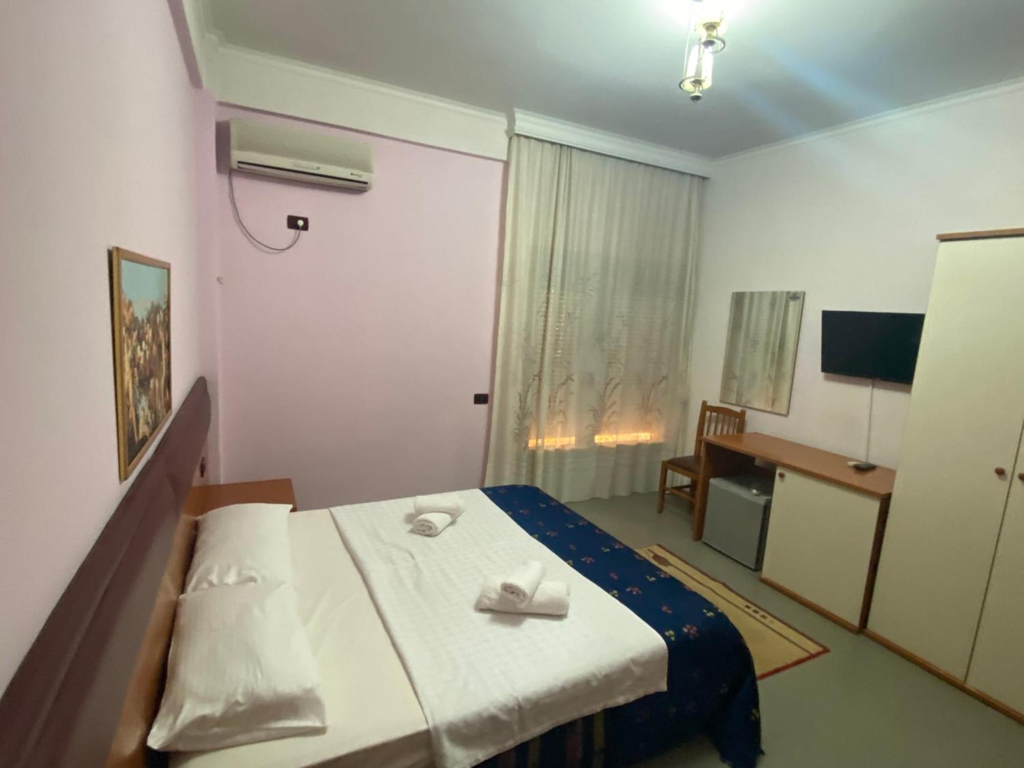 Hotel Edland Vlorë Exteriör bild