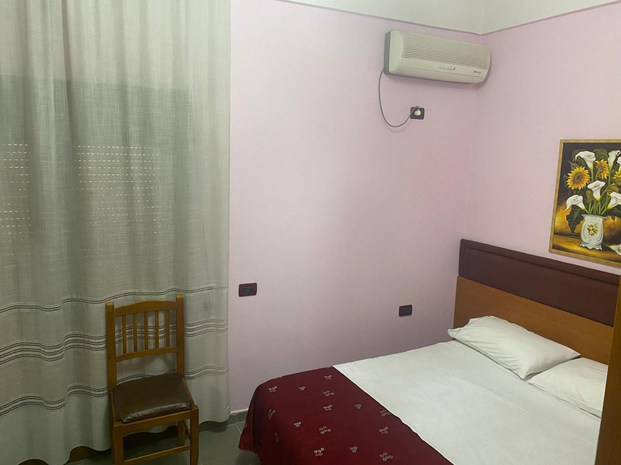 Hotel Edland Vlorë Exteriör bild