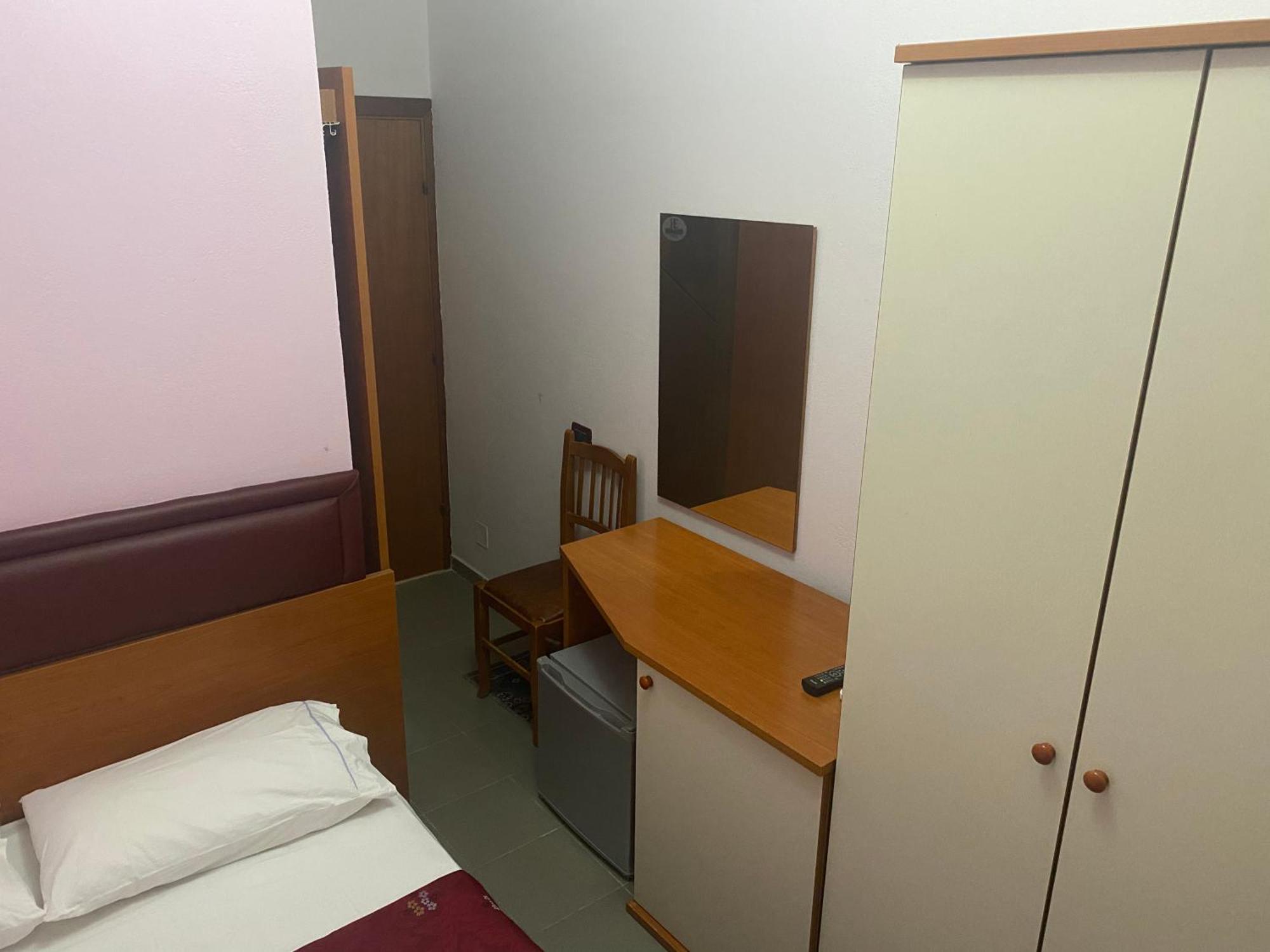 Hotel Edland Vlorë Exteriör bild