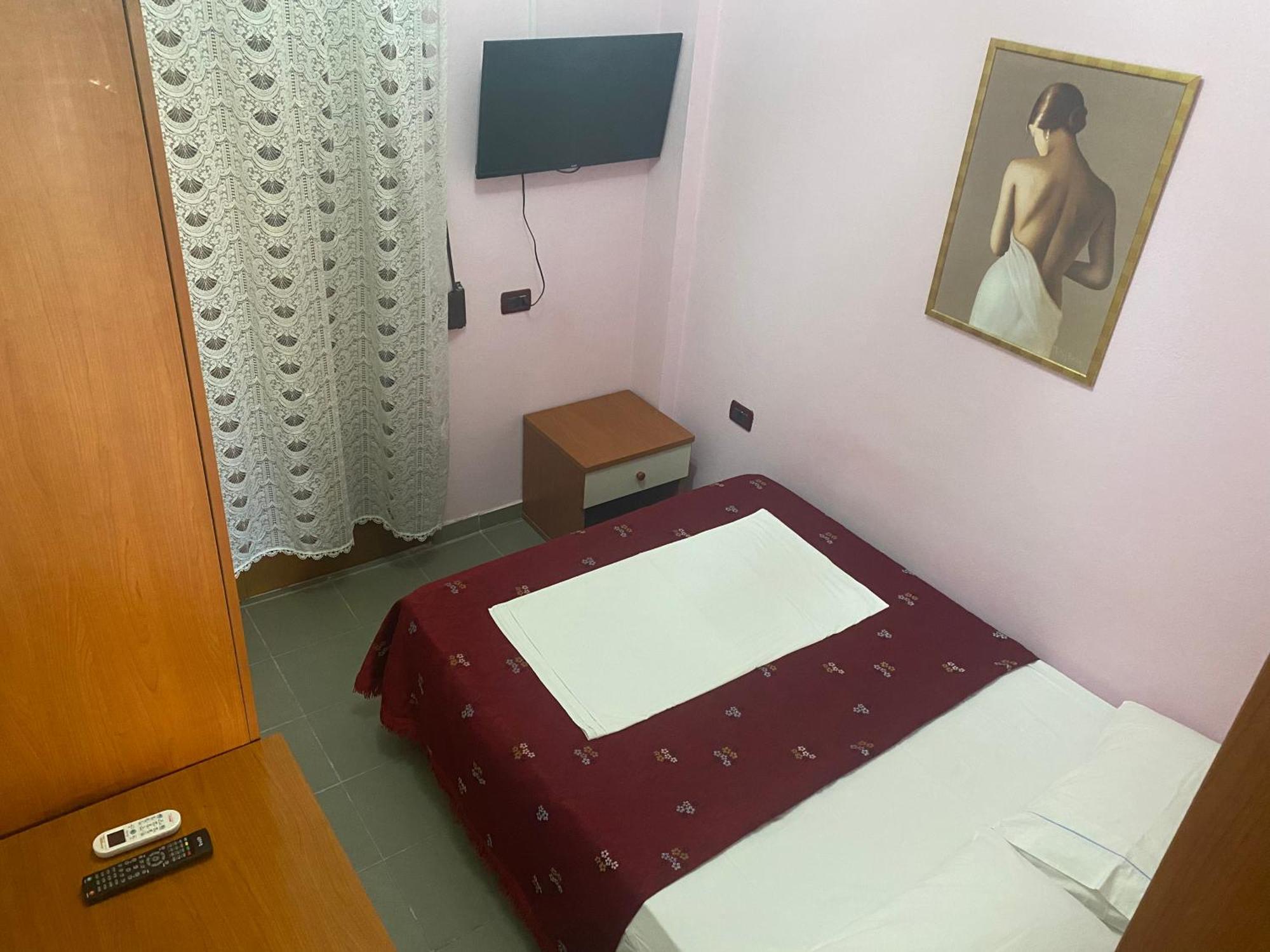 Hotel Edland Vlorë Exteriör bild