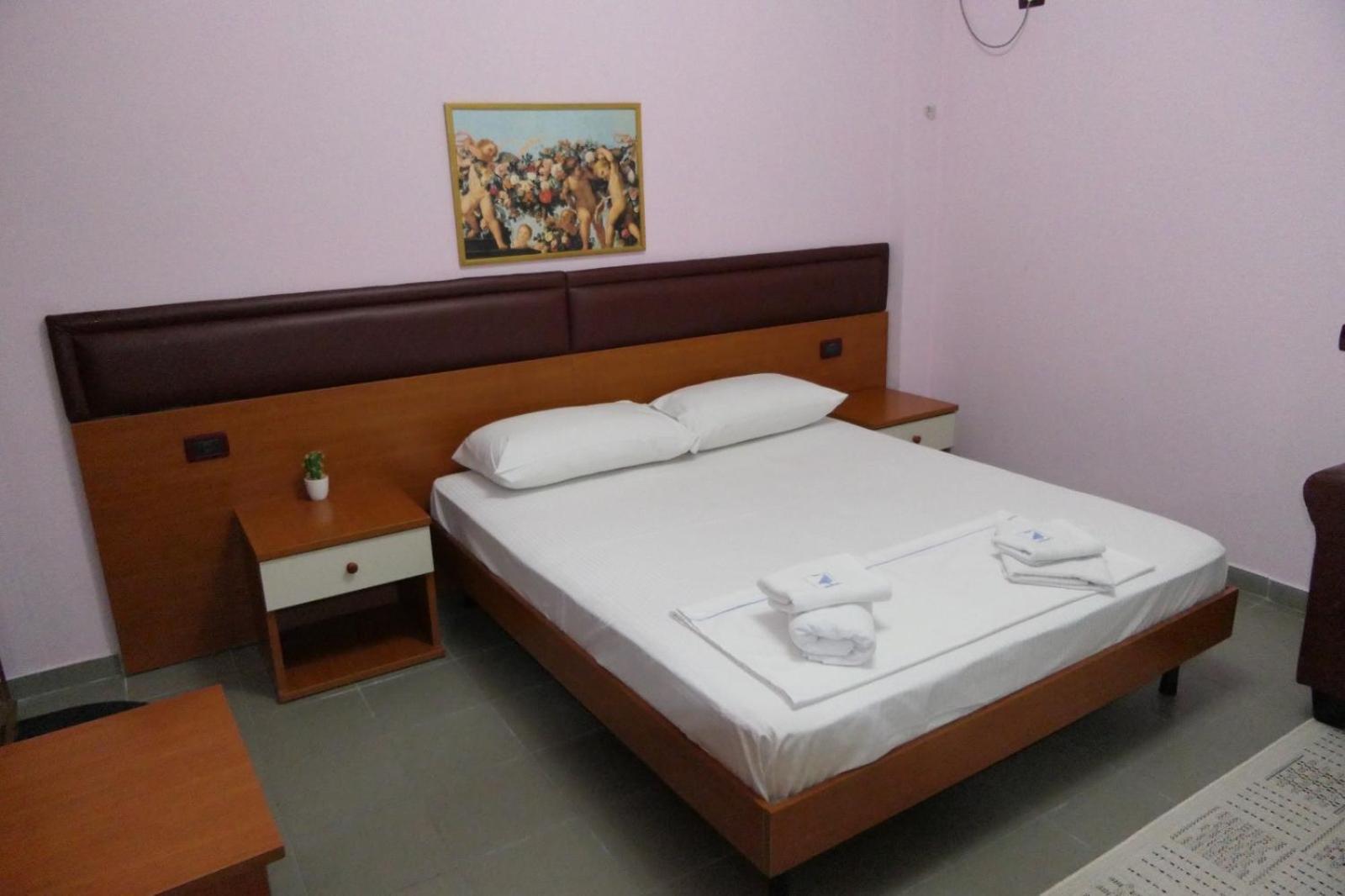 Hotel Edland Vlorë Exteriör bild