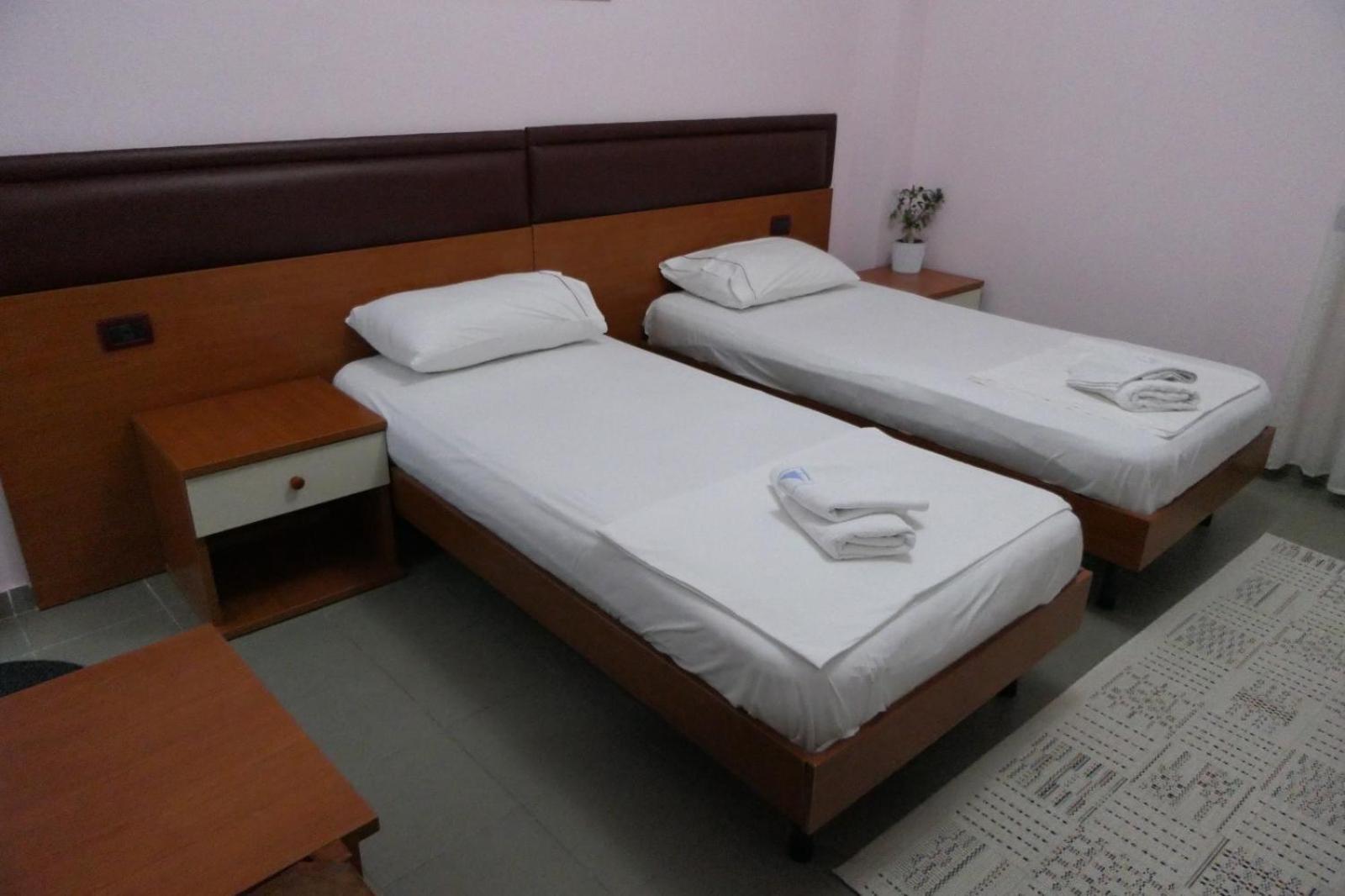 Hotel Edland Vlorë Exteriör bild