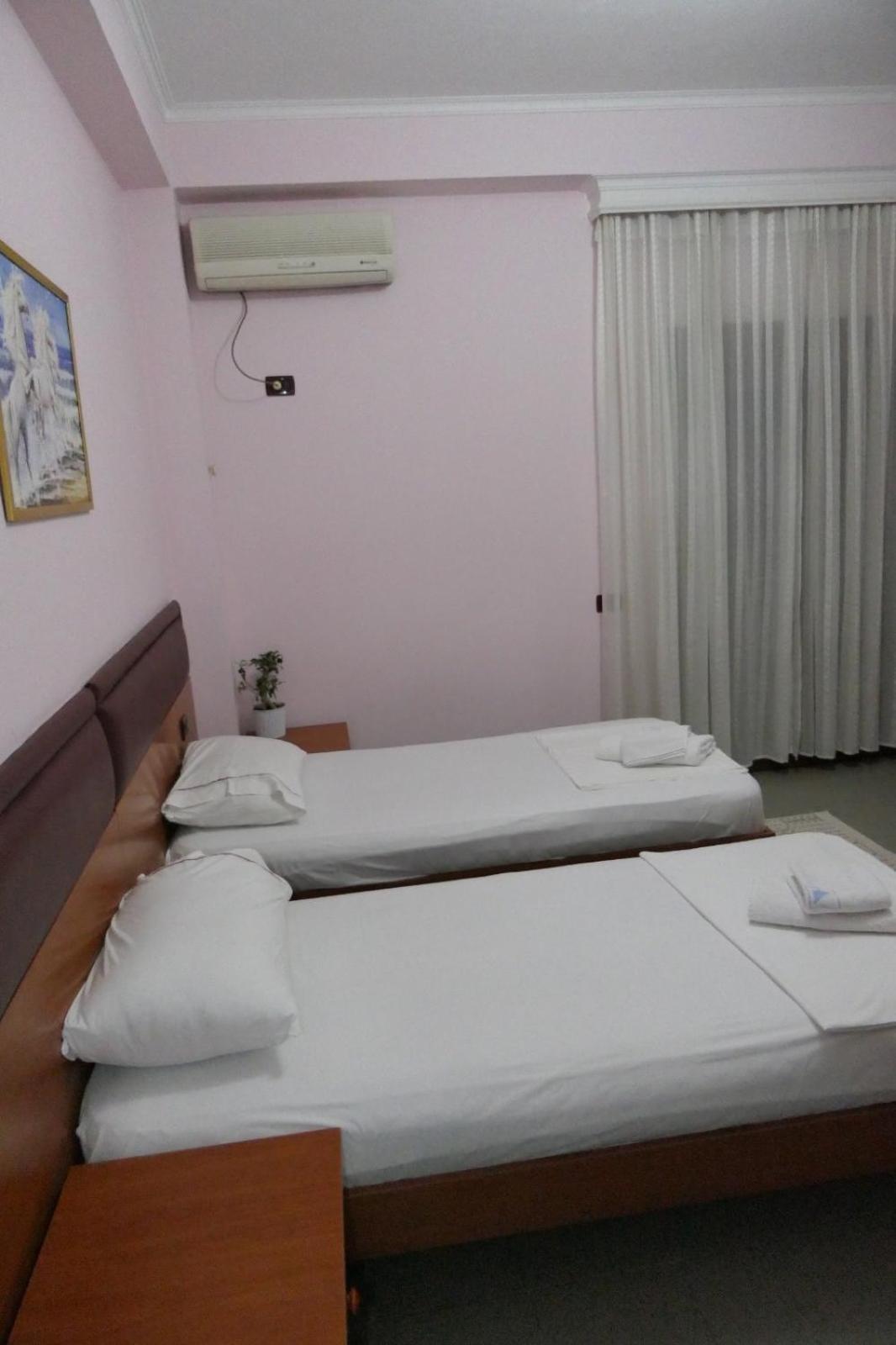 Hotel Edland Vlorë Exteriör bild