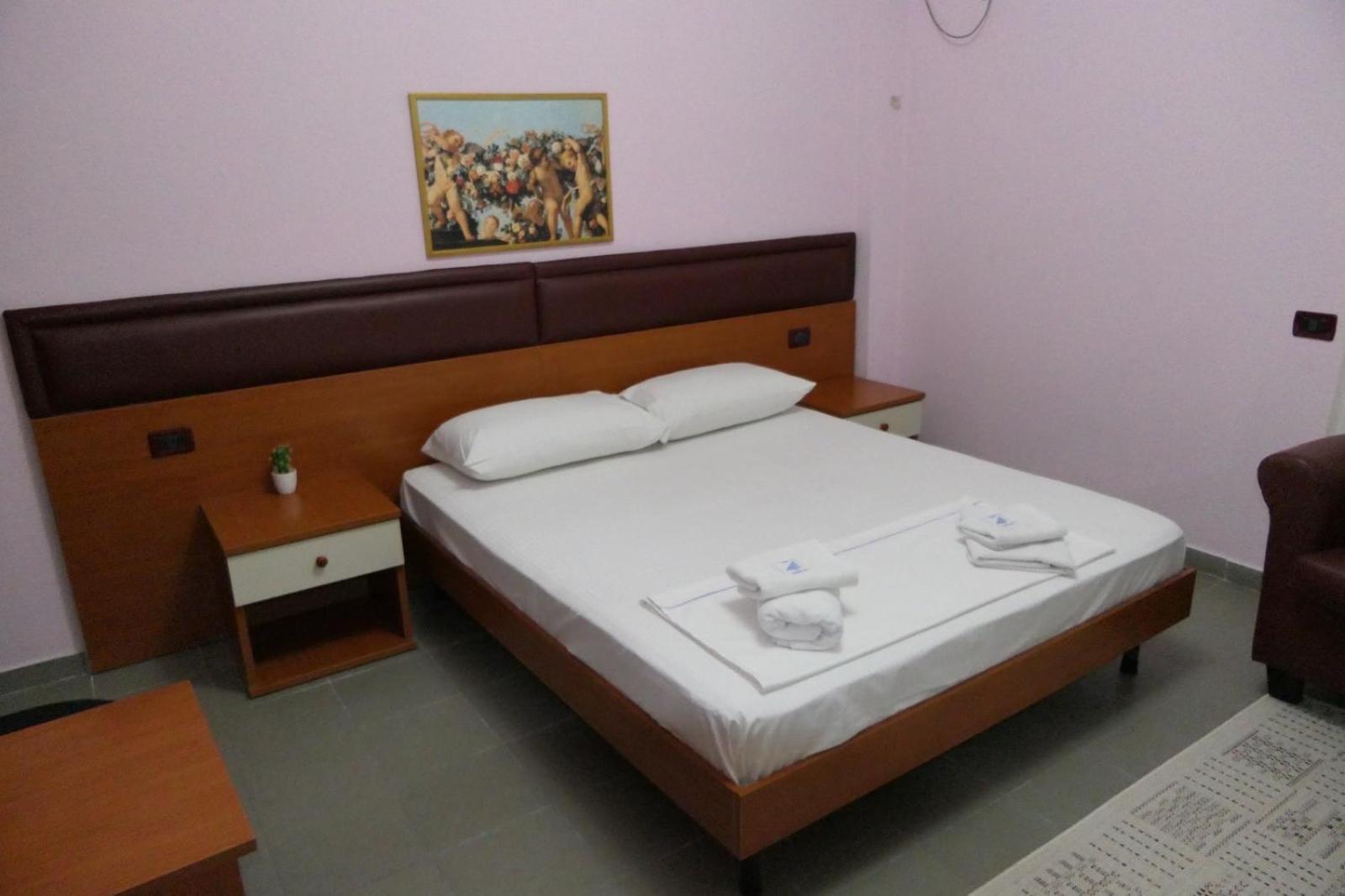 Hotel Edland Vlorë Exteriör bild