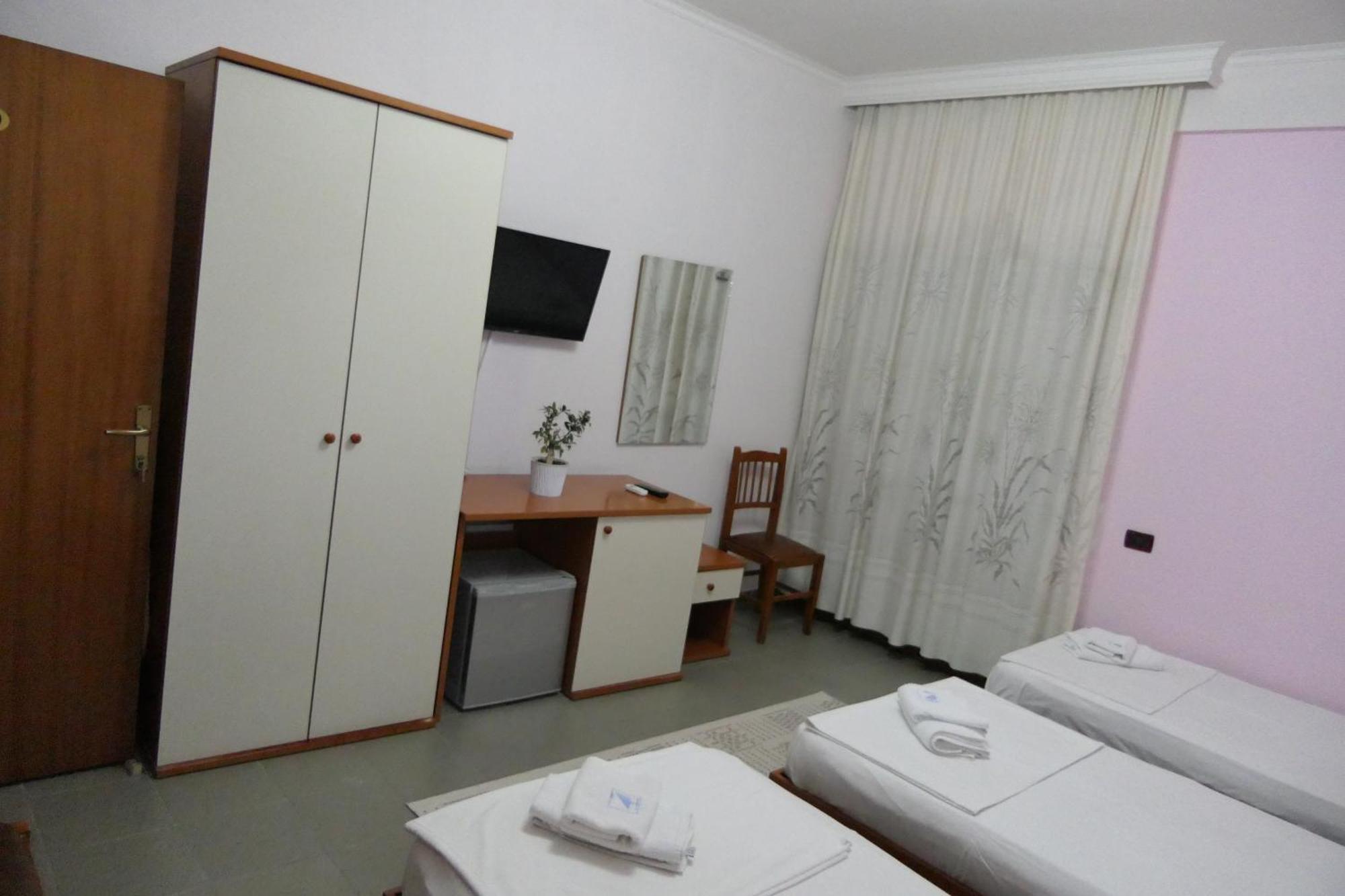 Hotel Edland Vlorë Exteriör bild