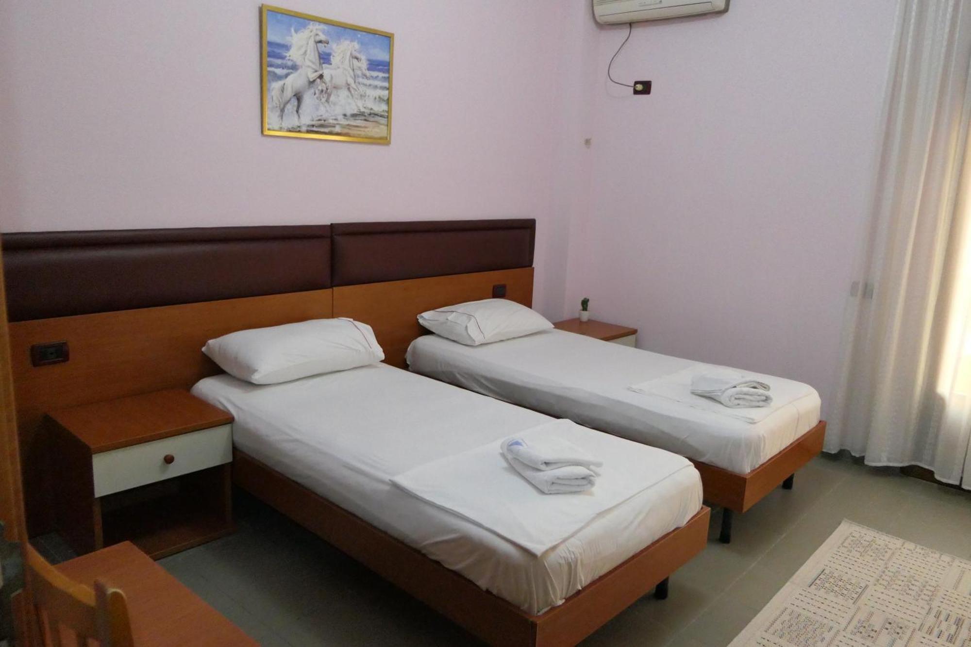 Hotel Edland Vlorë Exteriör bild