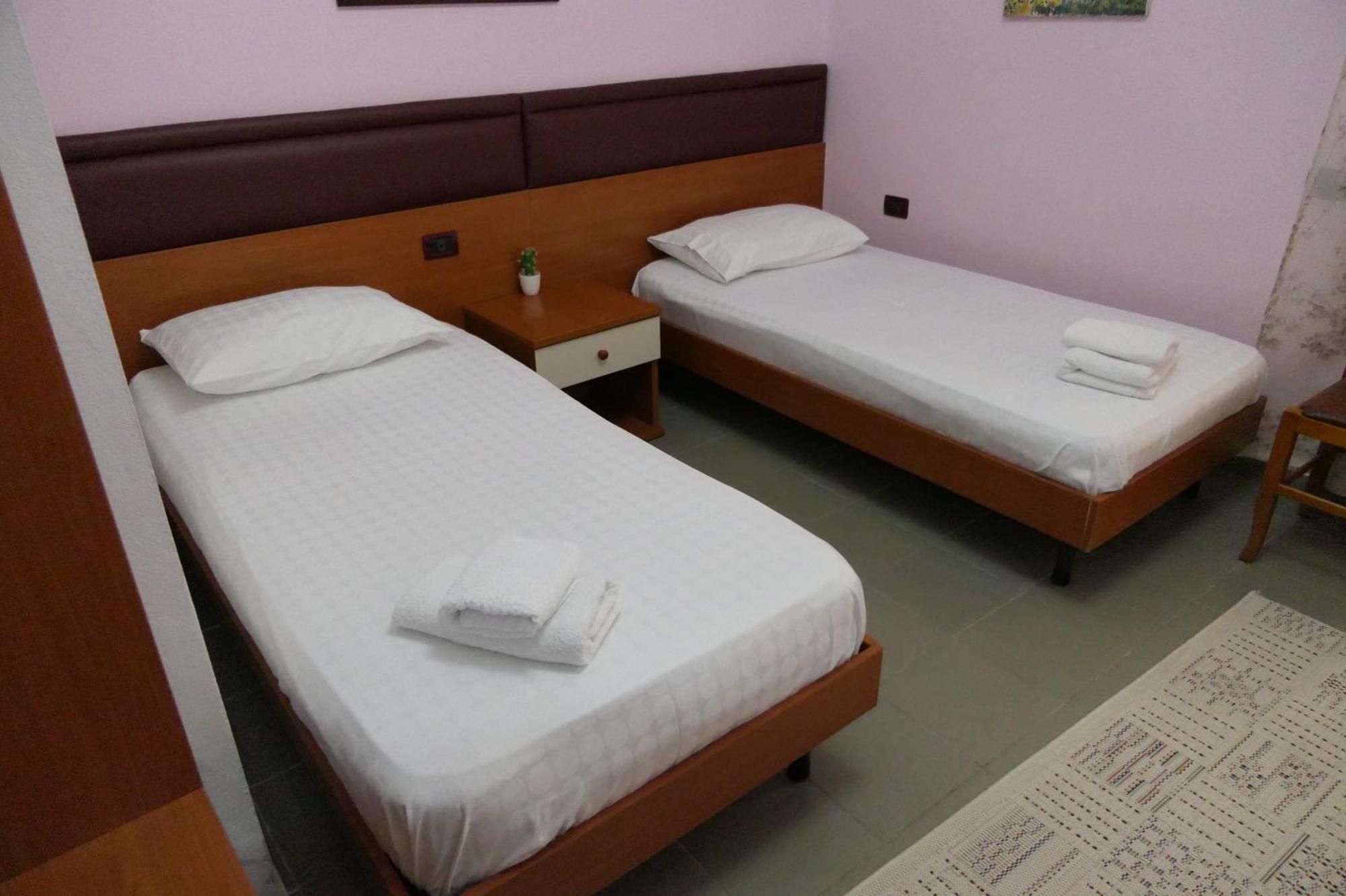 Hotel Edland Vlorë Exteriör bild
