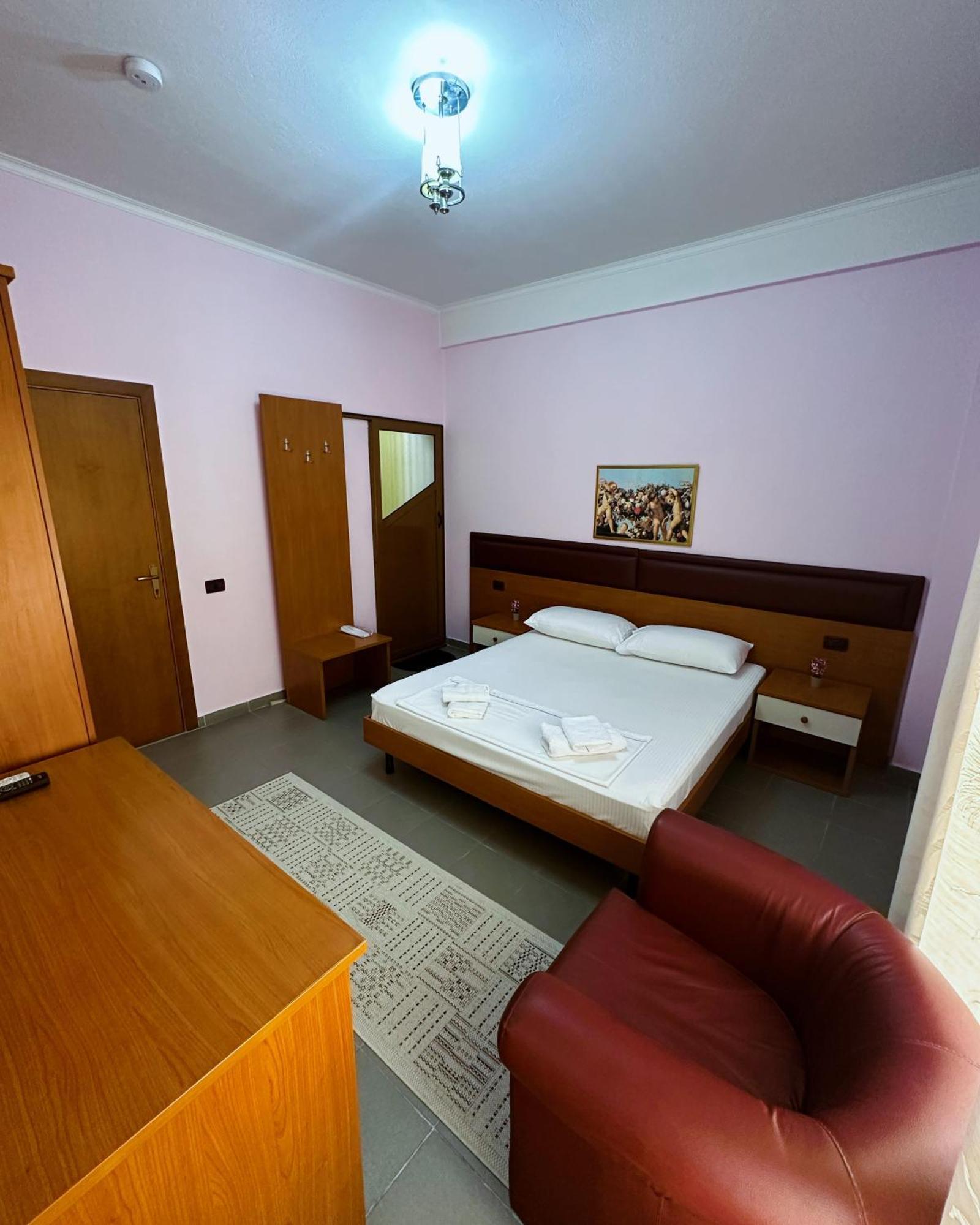 Hotel Edland Vlorë Exteriör bild